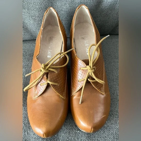 Chelsea Crew Brown Women's Oxford Heels - Picture 2 of 7